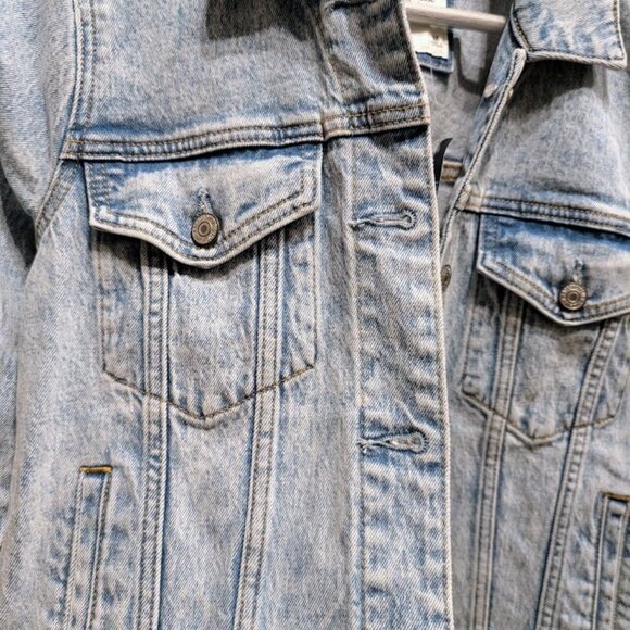 Abercrombie & Fitch Denim Light Wash Womens Jacket M NWT - Picture 3 of 8